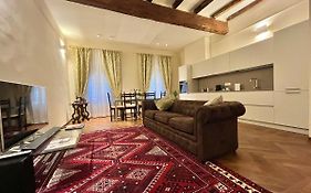 Lovely 2 Bedroom Apartment Nearby Piazza Maggiore